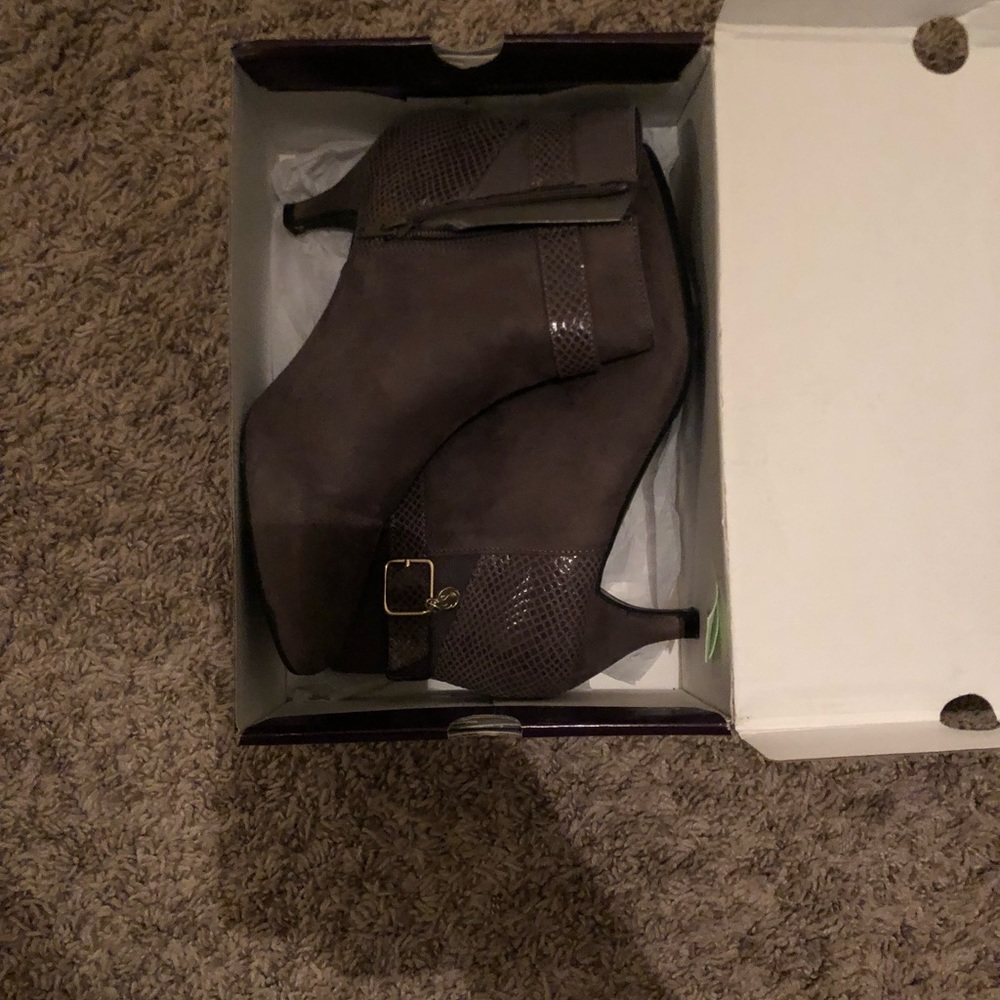 Ankle booots